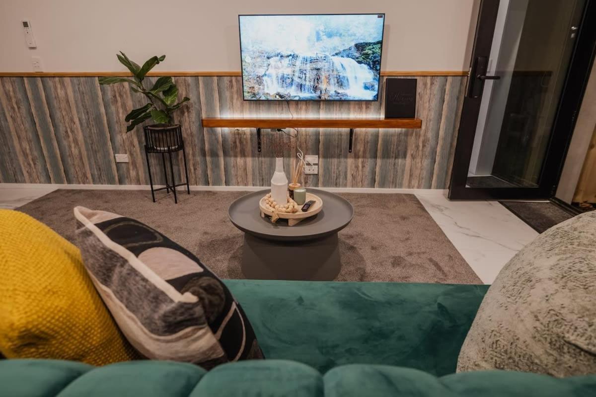 Casino Luxury Suite City Centre - Sleeps 5 Christchurch Buitenkant foto